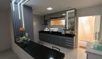 Vendo linda casa de 3/4 sendo 01 suíte com garagem coberta e armários planejados