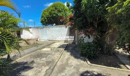 Vendo casa com vários comodos de uso Residencial/Comercial na divida dos BAirros