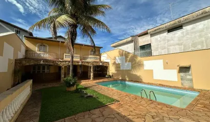 Casa com 3 quartos à venda no Parque Santa Cecília, Piracicaba  por R$ 790.000