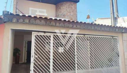 Casa com 3 dom, sendo uma suite, no Jardim Ana Maria.