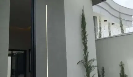 Casa com 3 suítes, Móveis Planejados, 2 vagas cobertas, Área gourmet com Churrasqueira e Piscina no Praça Alto Umuarama