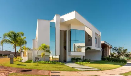 Casa Duplex de esquina com 5 suítes à Venda em Condomínio Cyrela  na Zona Sul de Uberlândia, na melhor localização!