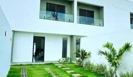 Casa Sobrado com 2 suítes, Closet, Quintal, até 4 vagas, Home Office na Zona Sul em Uberlândia