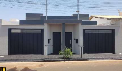 Casa com 3/4, Suíte e Área gourmet com Churrasqueira à venda no Vida Nova em Uberlândia!