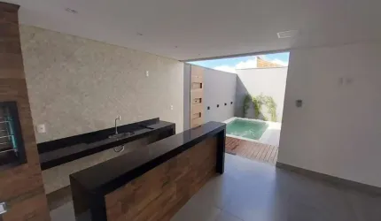 Casa com 3 suítes, piscina, 3 vagas no bairro Jardim Botânico em Uberlândia!