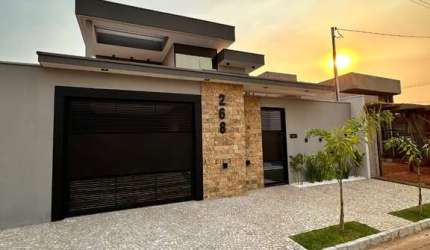 Impecável casa à venda em Uberlândia-MG, Praça Alto Umuarama: 3 quartos, 1 suíte, 2 salas, 3 banheiros, 4 vagas, 172m².