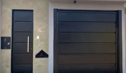 Lindíssima Casa com 3 Quartos, Suíte, Closet, 2 vagas no Segismundo Pereira, Uberlândia