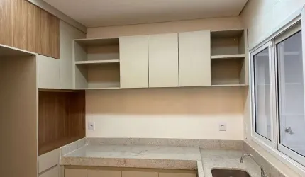 Casa Sobrado à venda 2 suítes, 2 salas, 3 banheiros, 2 vagas de garagem, 83,41m², em Uberlândia-MG, bairro Novo Mundo,
