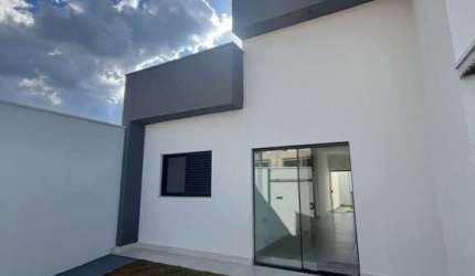 CASA À VENDA: 3 quartos, Suíte, 2 vagas, Churrasqueira e Quintal no Bairro Verde Vida em Uberlândia.