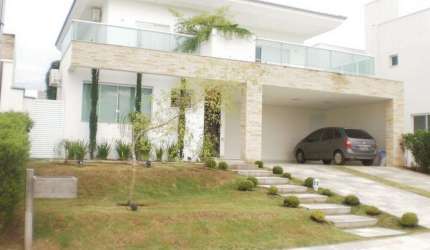 Imóvel de luxo em condomínio: 4 quartos, 4 suítes, 3 salas, 5 banheiros, 6 vagas, 300m² em Nova Uberlândia, Uberlândia-MG.