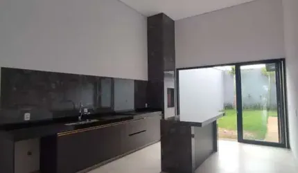Casa à venda em Uberlândia-MG: 3 quartos, suíte, 2 salas, 3 banheiros, 2 vagas de garagem no Quinta Alto Umuarama. Acabamento premium!