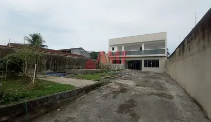 Sobrado à 400 metros da Praia de Itanhaém