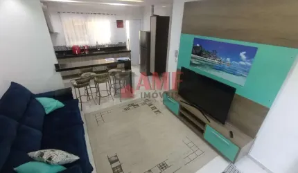 Sobrado à 300 metros da Praia do Caiçara