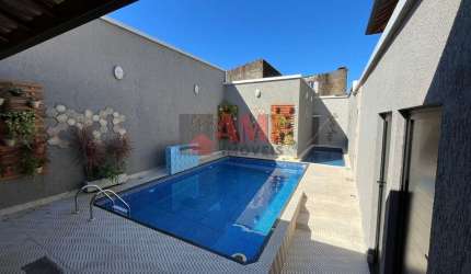 Casa com Piscina em Praia Grande-SP