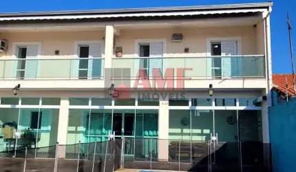 Casa com Piscina no Jardim Corumba