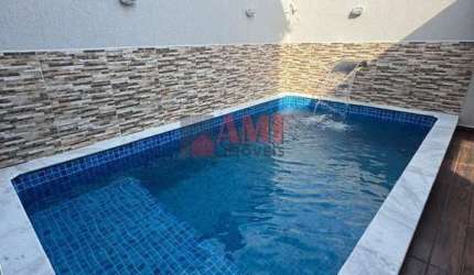 Casa com piscina no Tupy