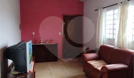 Casa com 3 quartos à venda em Vila Santa Helena - SP