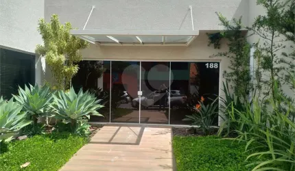 Casa com 5 quartos para locação em Centro - SP