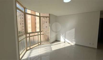 Apartamento com 3 quartos para locação em Atibaia Jardim - SP