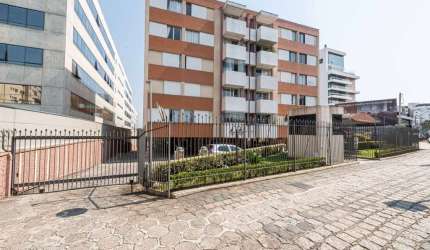 Apartamento com 3 quartos no Juvevê de 164,76 m²