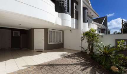 Sobrado em SANTA FELICIDADE com 209m²
