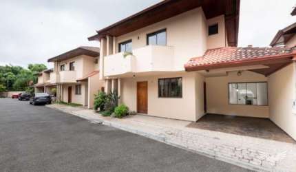 Sobrado em SANTA FELICIDADE com 160 m²