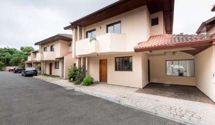 Sobrado em SANTA FELICIDADE com 160 m²
