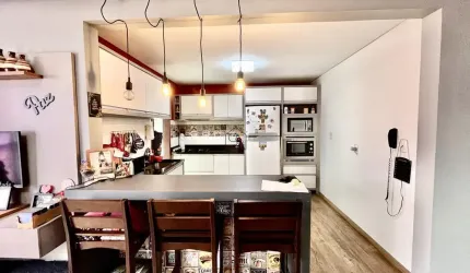 Apartamento com 02 quartos 1 BWC localizado no Kobrasol, São José - SC.