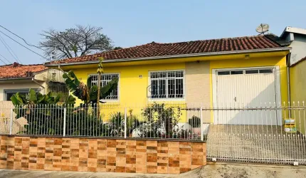 Linda Casa com 03 quartos sendo 01 suíte 03 BWC localizado no Bairro Ipiranga, São José - SC.