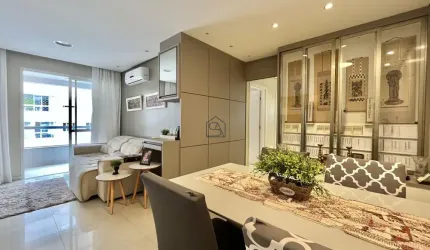 Apartamento com 03 quartos sendo 01 suíte 02 BWC localizado em Barreiros, São José - SC.