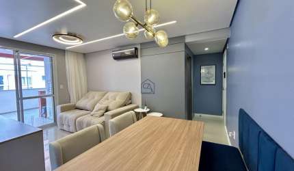 Apartamento com 02 quartos 01 BWC localizado em Barreiros, São José - SC.