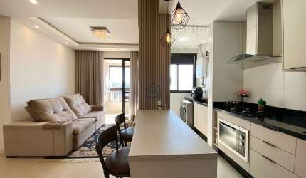 Apartamento com 02 quartos sendo 01 suíte e 02 BWC localizado em Barreiros, São José - SC.