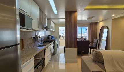 Apartamento com 03 quartos sendo 01 suíte e 02 BWC localizado em Barreiros, São José - SC.