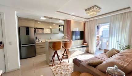 Apartamento com 02 quartos sendo 01 suíte 02 BWC localizado em Barreiros, São José - SC.