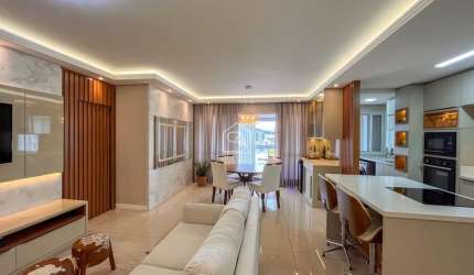 Apartamento com 03 quartos sendo 03 suítes 04 BWC localizado em Barreiros, São José - SC.
