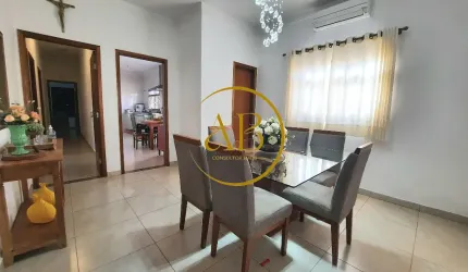 Excelente casa numa ótima localização em Ctavinhos SP