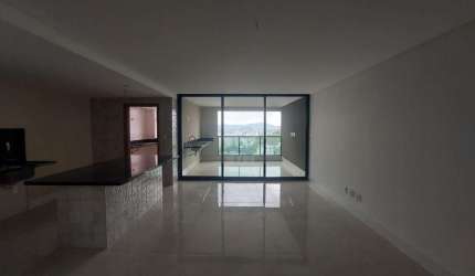 Excelente apartamento de 3 suites, um por andar no Cascatinha