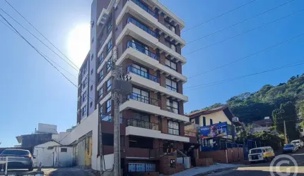 Studio moderno no Centro de Florianópolis com vaga coberta