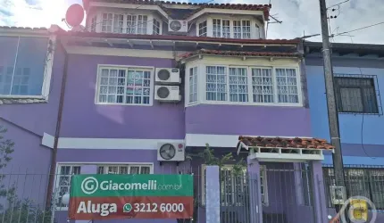 Espaçosa residência de três pavimentos no bairro Ipiranga, ideal para famílias