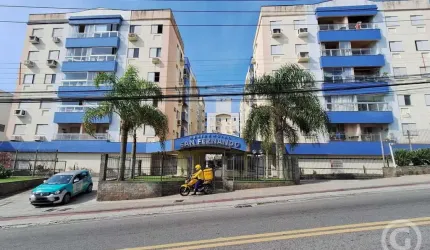 Apartamento seguro e espaçoso no bairro Estreito: ideal para famílias