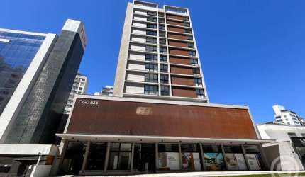 Studio mobiliado, com vaga de garagem, no Centro de Florianópolis