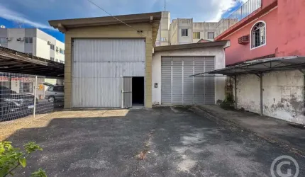Galpão espaçoso, com excelente acesso para o seu negócio, no bairro Kobrasol