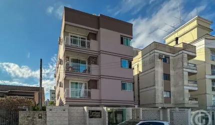 Apartamento mobiliado, com três quartos, no coração do bairro Pagani