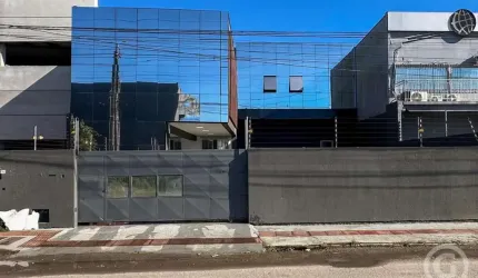 Galpão comercial amplo. com grande potencial para negócios, na Avenida das Universidades