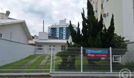 Casa comercial ideal para o crescimento do seu negócio em Palhoça