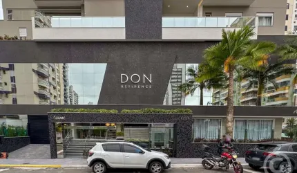 Conforto e praticidade em apartamento semimobiliado em São José
