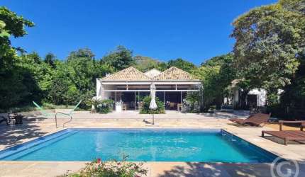 Conforto e comodidade na praia: alugue essa casa ampla e mobiliada em Florianópolis