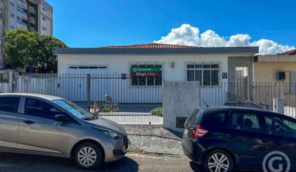 Espaçosa casa comercial para aluguel no bairro Capoeiras, Florianópolis
