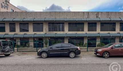 Espaçoso prédio comercial para alugar no Ipiranga, São José