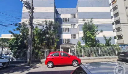 Apartamento semimobiliado no coração de Florianópolis